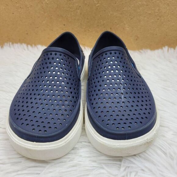 CROCS Boys Navy and White Citilane Size 9 - Picture 2 of 8